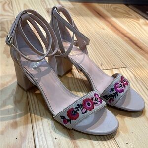 Kate Spade Nude Floral Embroidered Double Strap Heels 8.5 NWOB